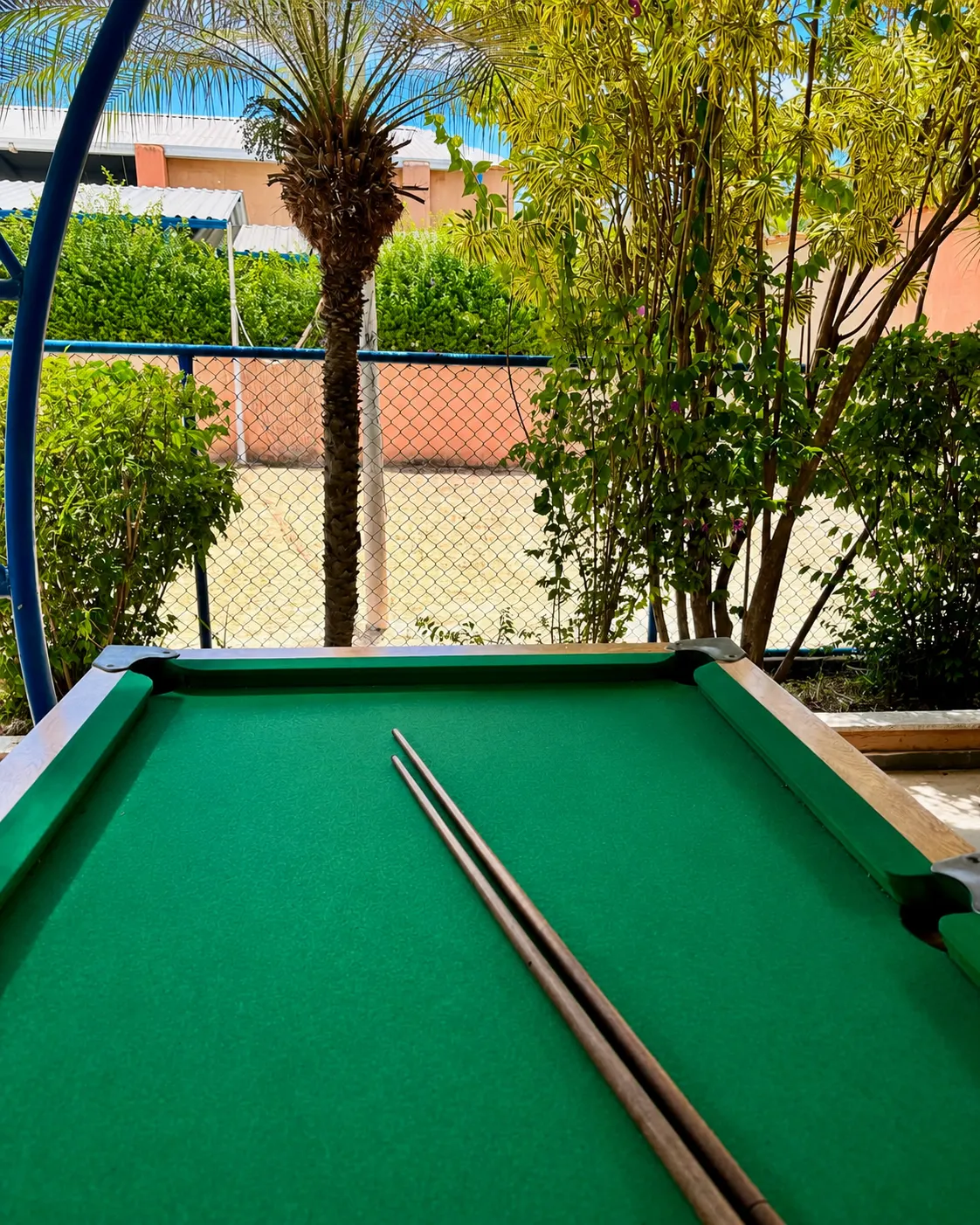 Mesa de sinuca ao ar livre